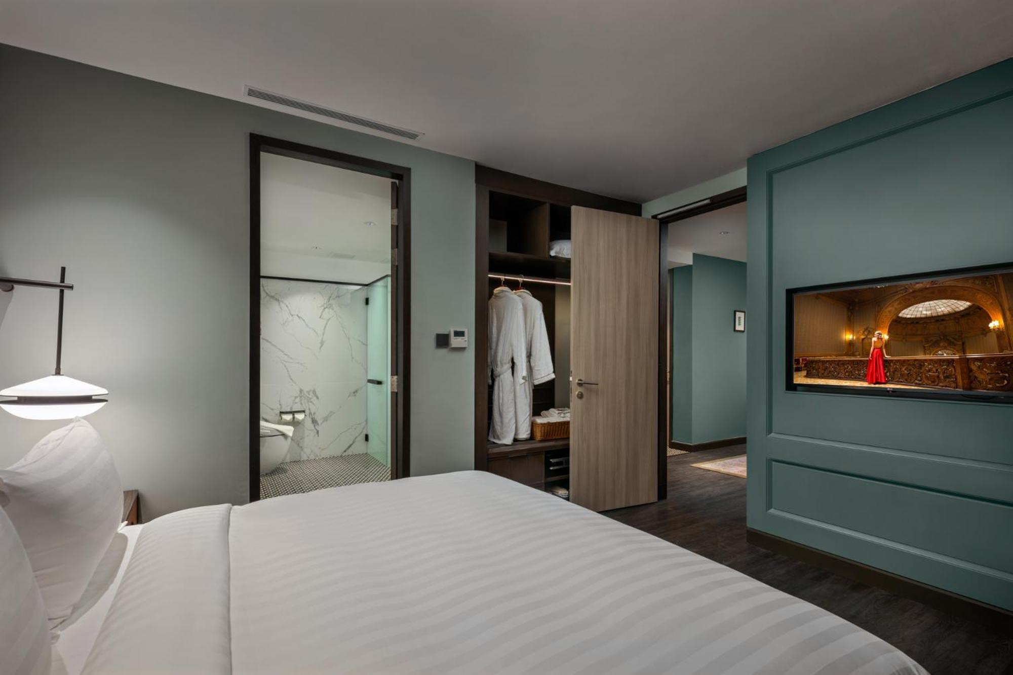 Hotel The George Penang By The Crest Collection George Town Esterno foto Deluxe Room