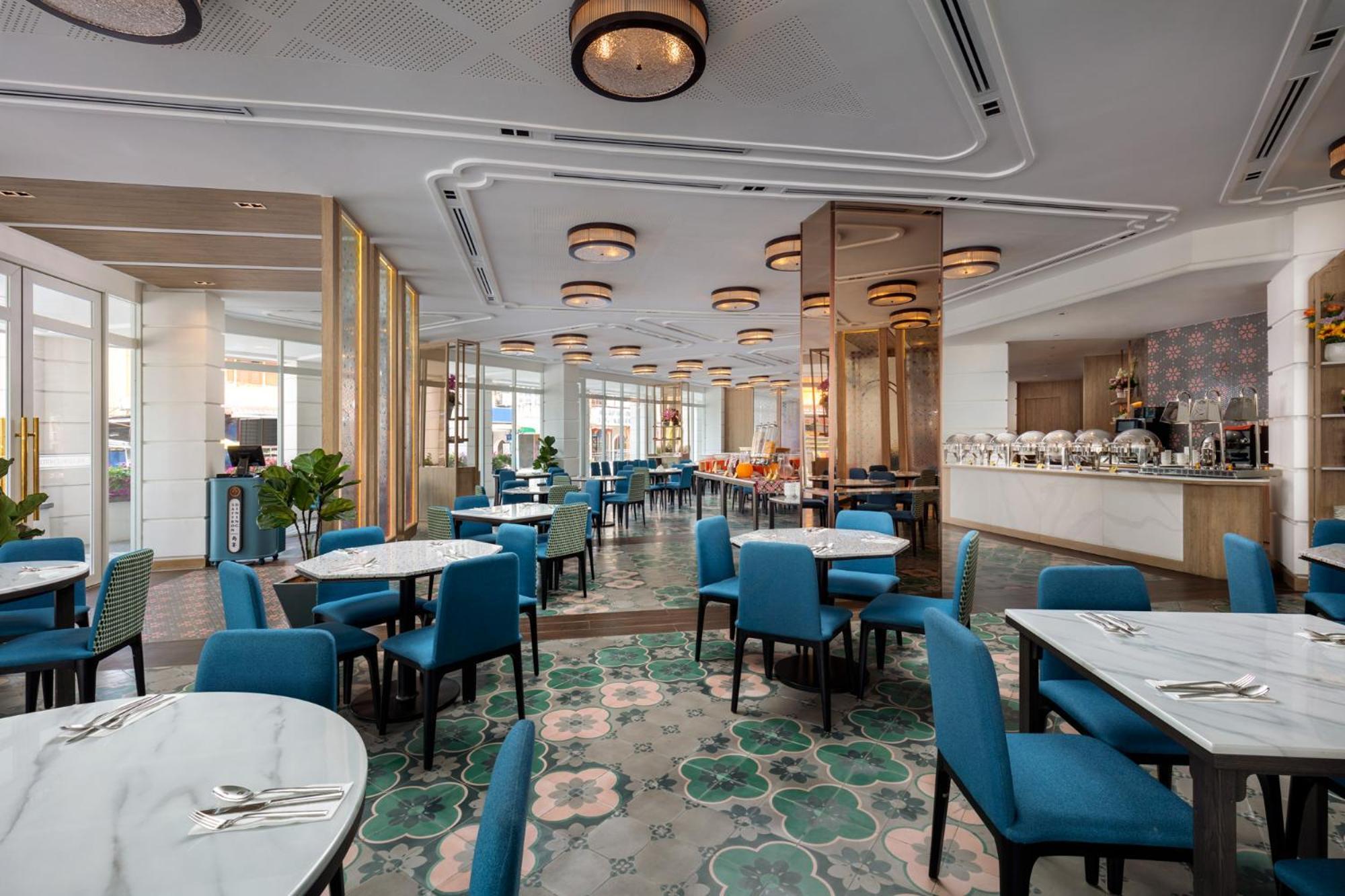 Hotel The George Penang By The Crest Collection George Town Esterno foto The Club at Changi Airport
