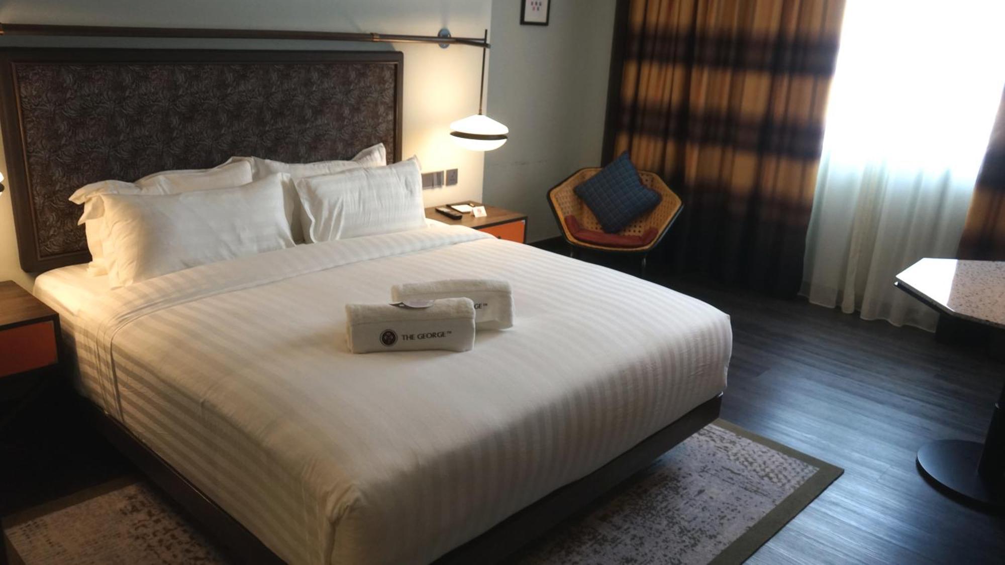 Hotel The George Penang By The Crest Collection George Town Esterno foto Deluxe Room