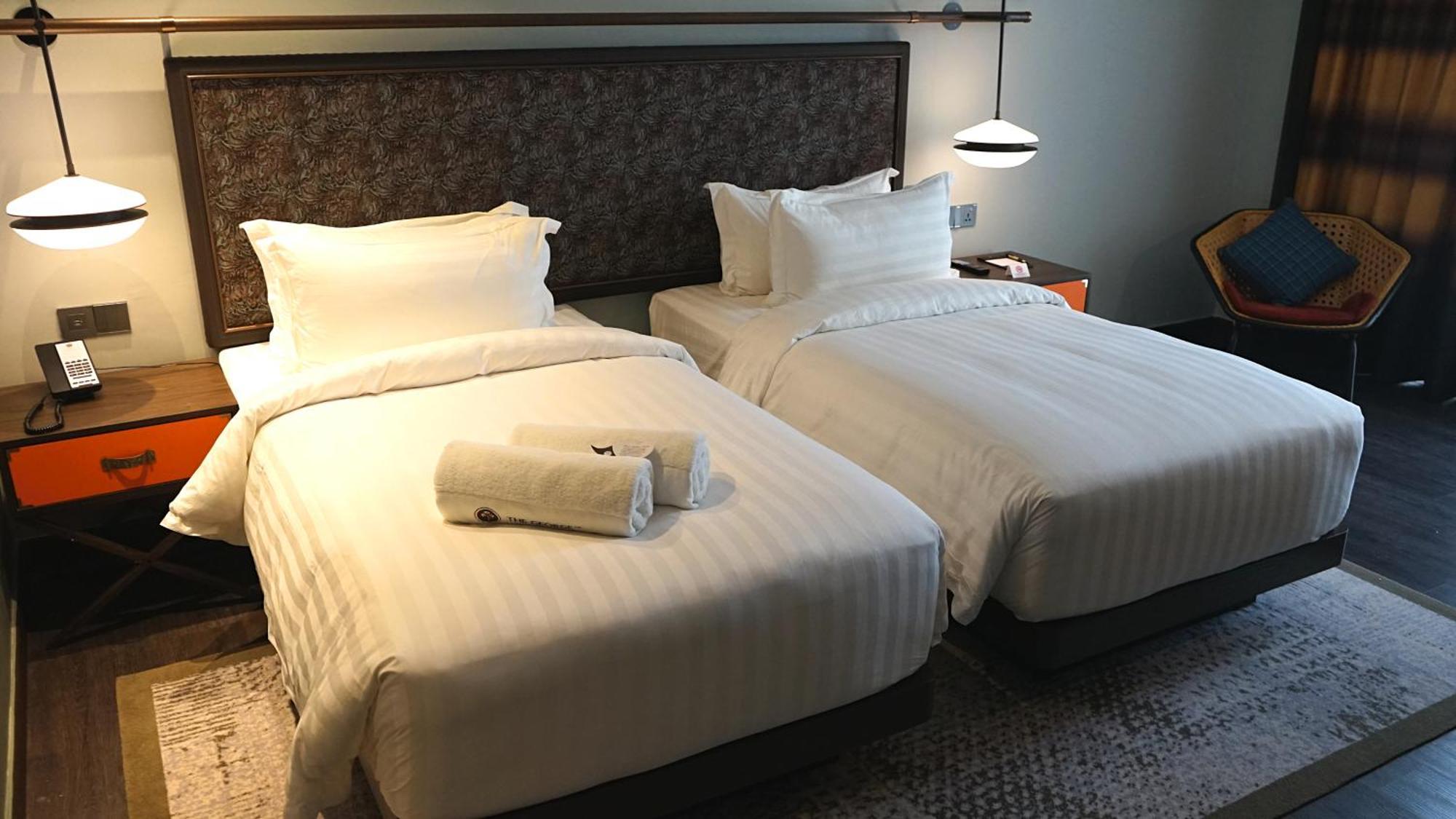 Hotel The George Penang By The Crest Collection George Town Esterno foto Two single beds
