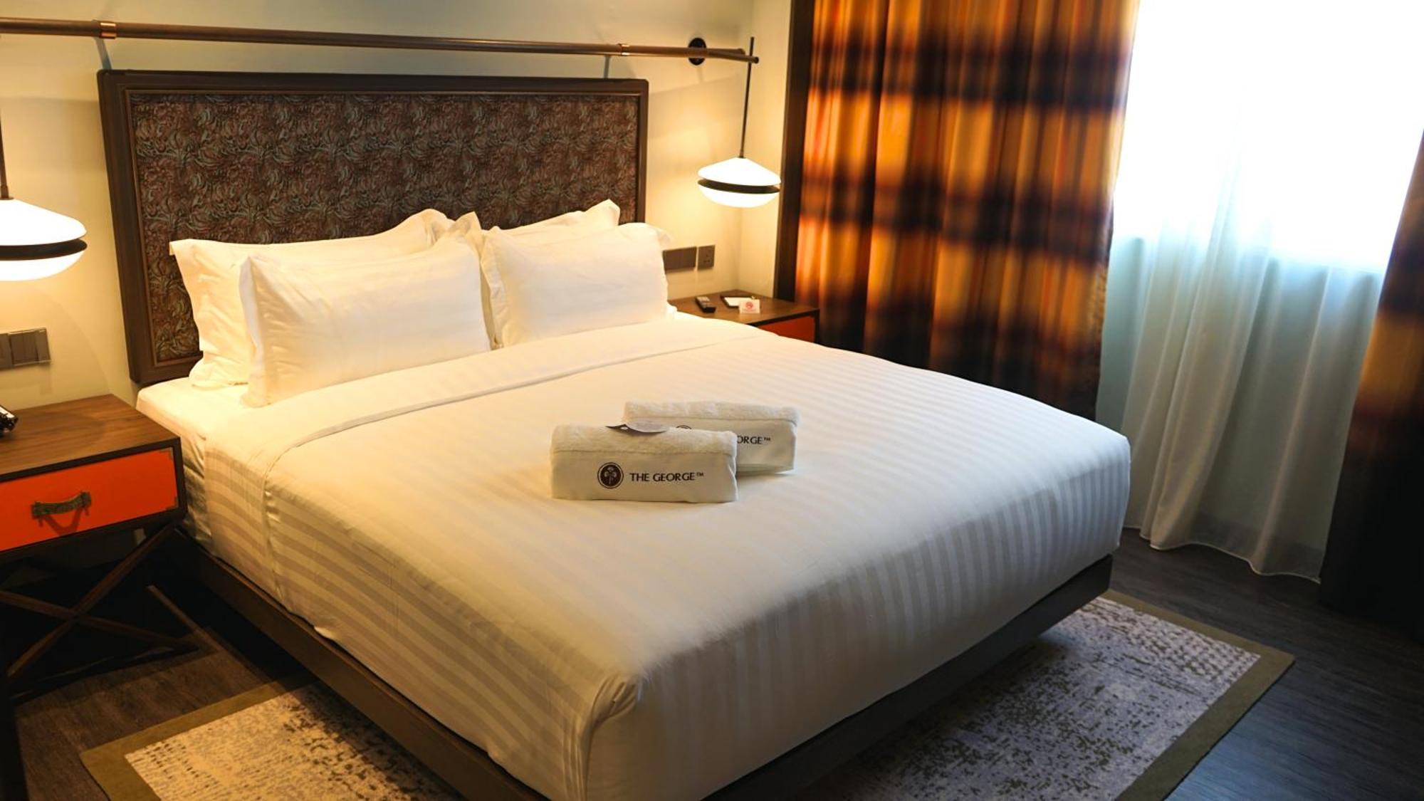 Hotel The George Penang By The Crest Collection George Town Esterno foto A bed in a hotel room