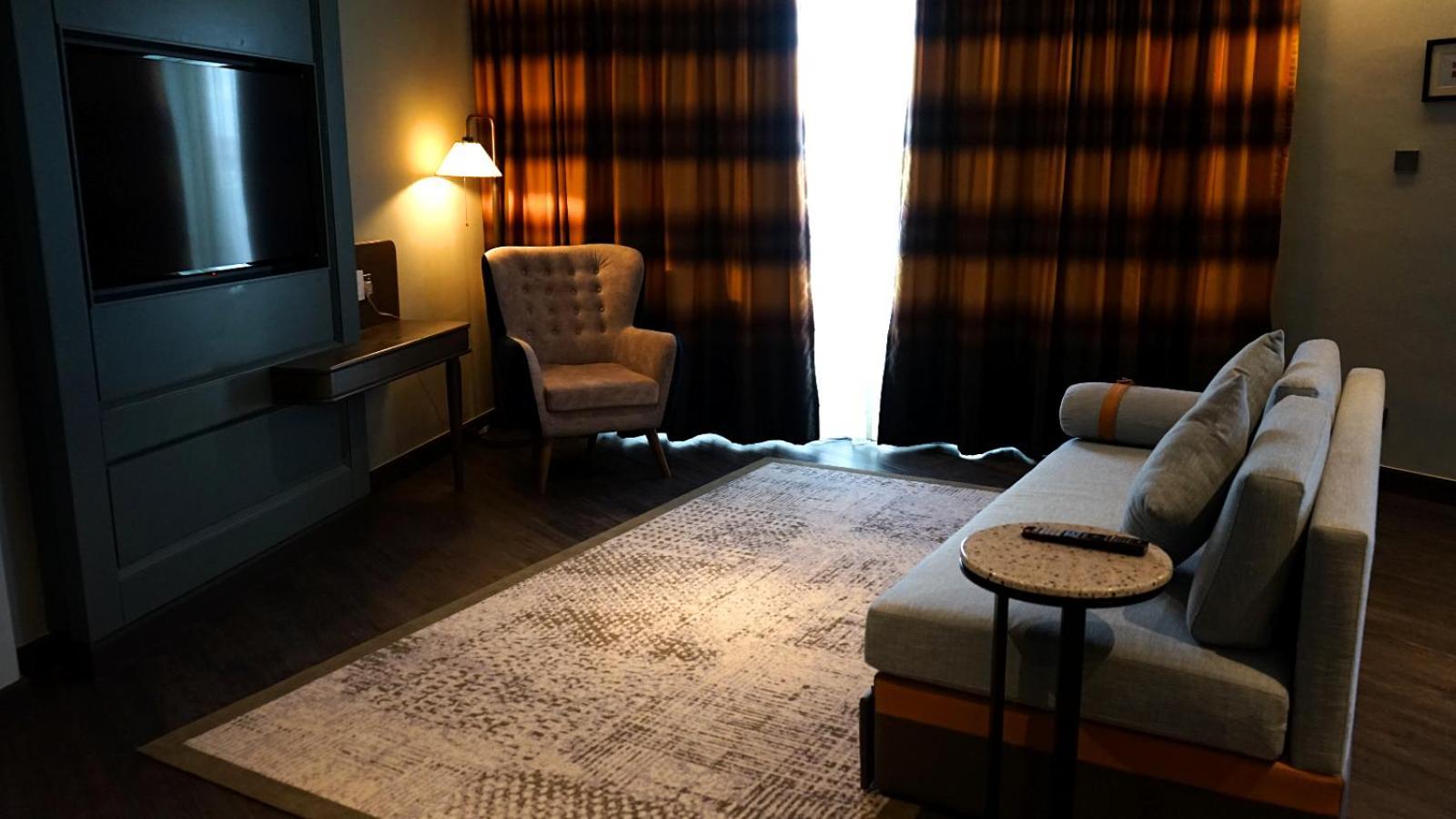 Hotel The George Penang By The Crest Collection George Town Esterno foto A room at the hotel