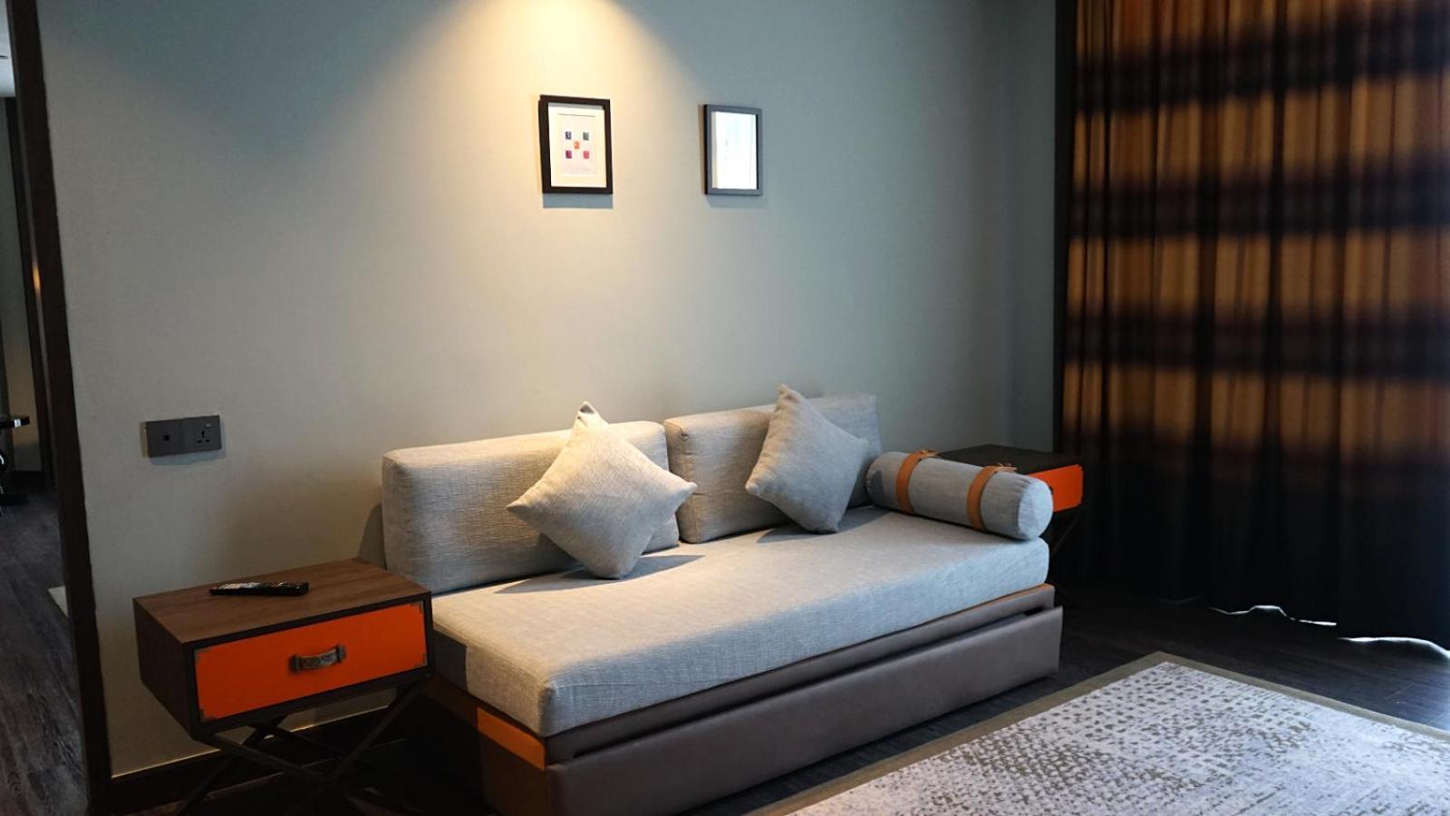 Hotel The George Penang By The Crest Collection George Town Esterno foto A sofa bed