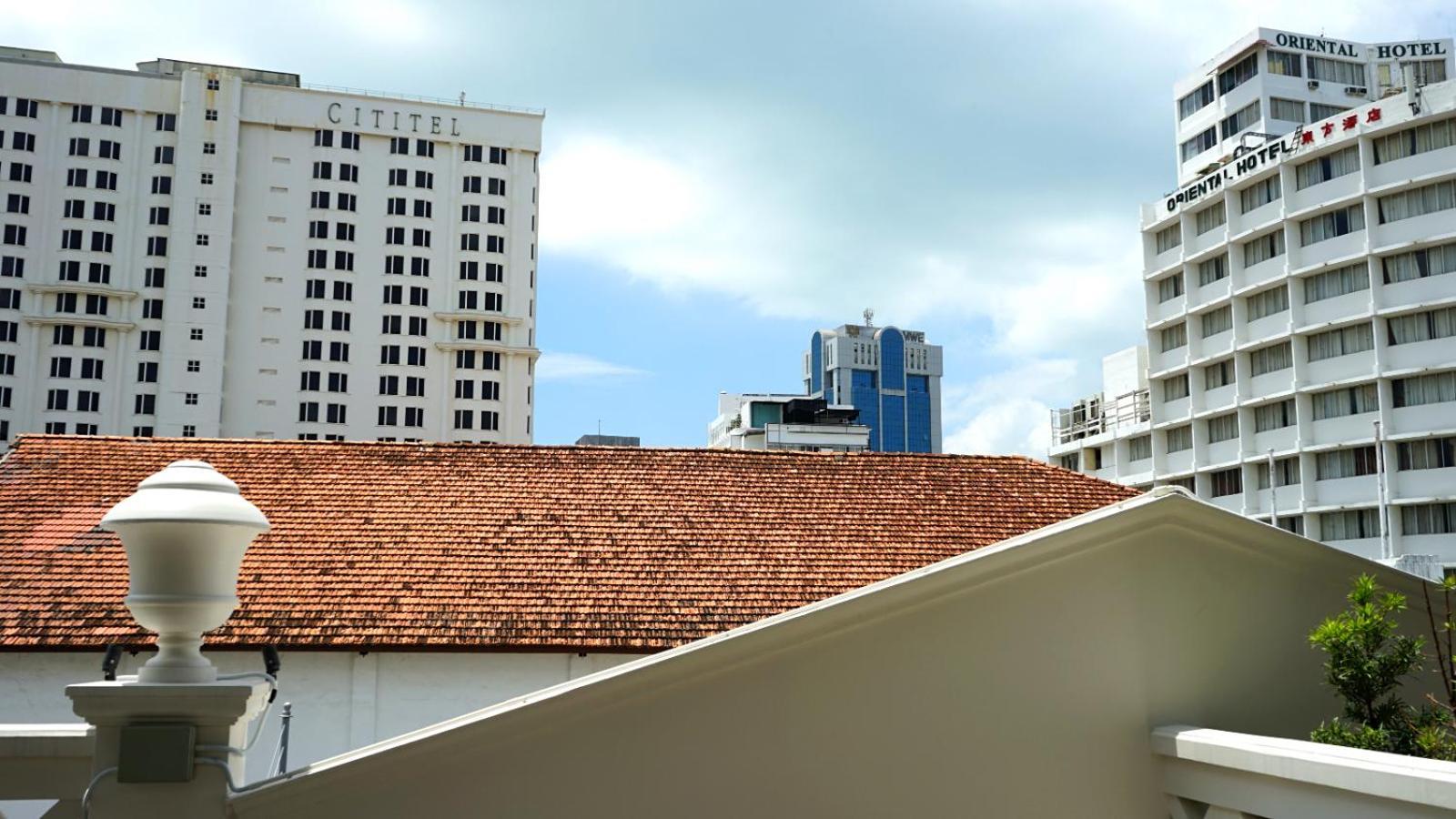 Hotel The George Penang By The Crest Collection George Town Esterno foto The hotel in 2011